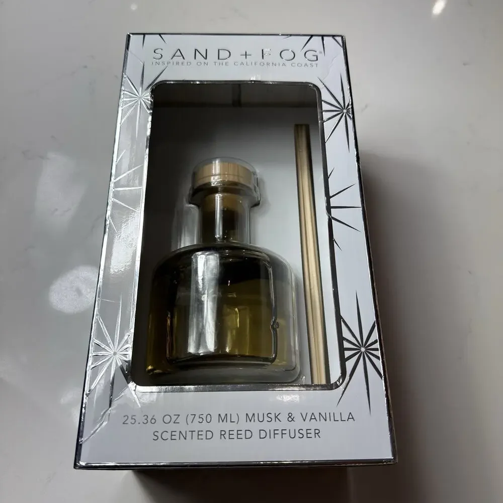 NEW in Box Sand + Fog Musk And Vanilla Scent Reed Diffuser Huge 25.36 Oz 750mL